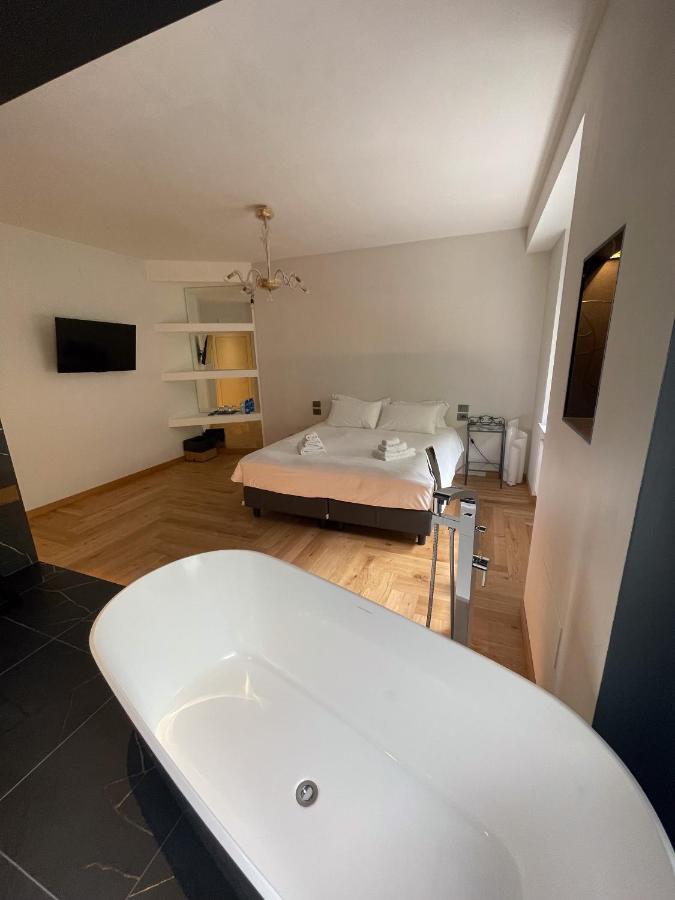 The Lion'S Den Bnb Triëst Buitenkant foto